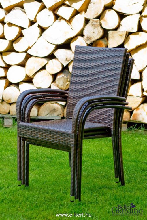 Kis helyen tárolható Sottile rattan kerti bútor székei